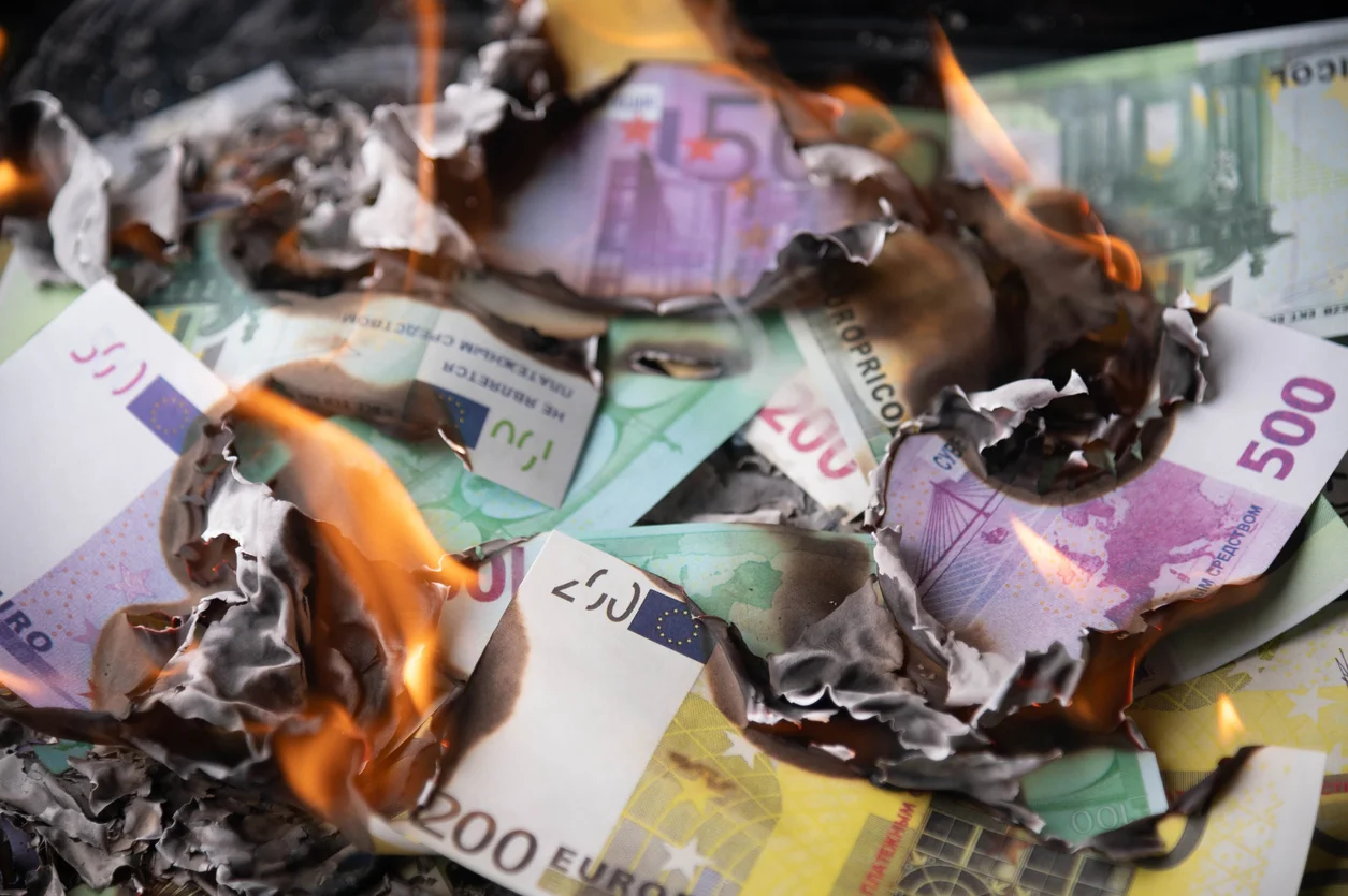 Dinheiro e Poder: Moeda Fiduciária, Corrupção Monetária e a Arquitectura da Extracção - Instituto Mises Portugal